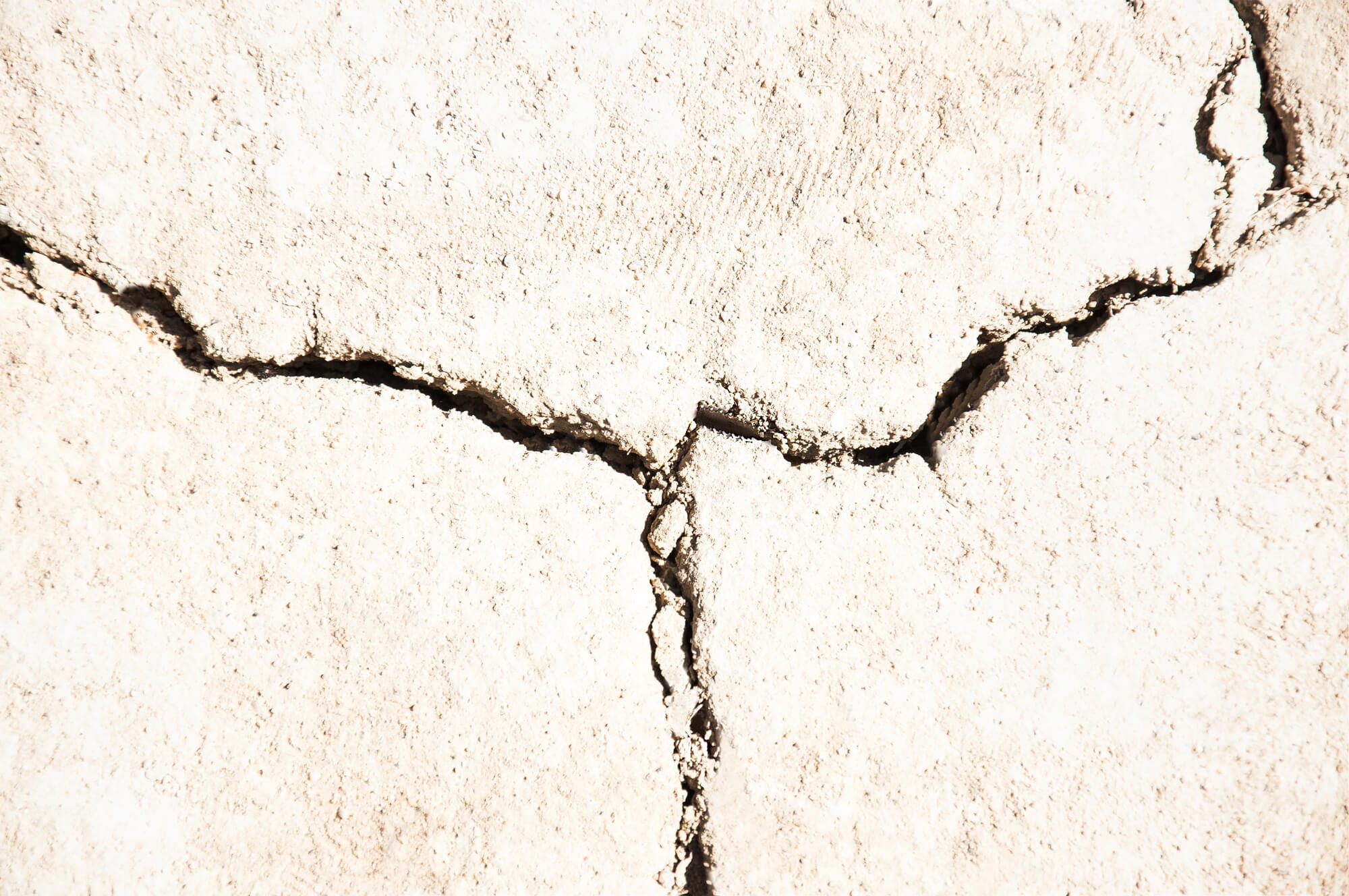 Difference Between Structural and Non-Structural Foundation Cracks