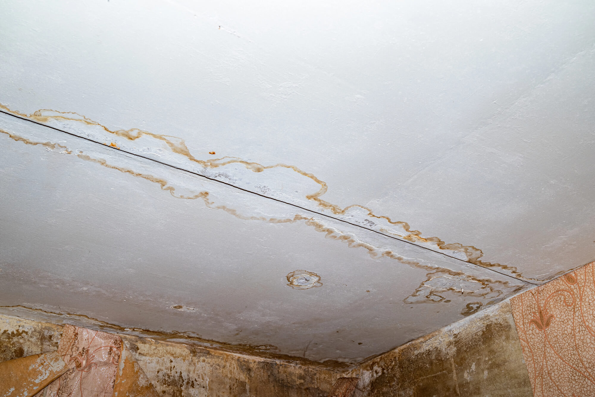 Under-Slab Plumbing Leaks & Moisture: Risks for Texas Homes
